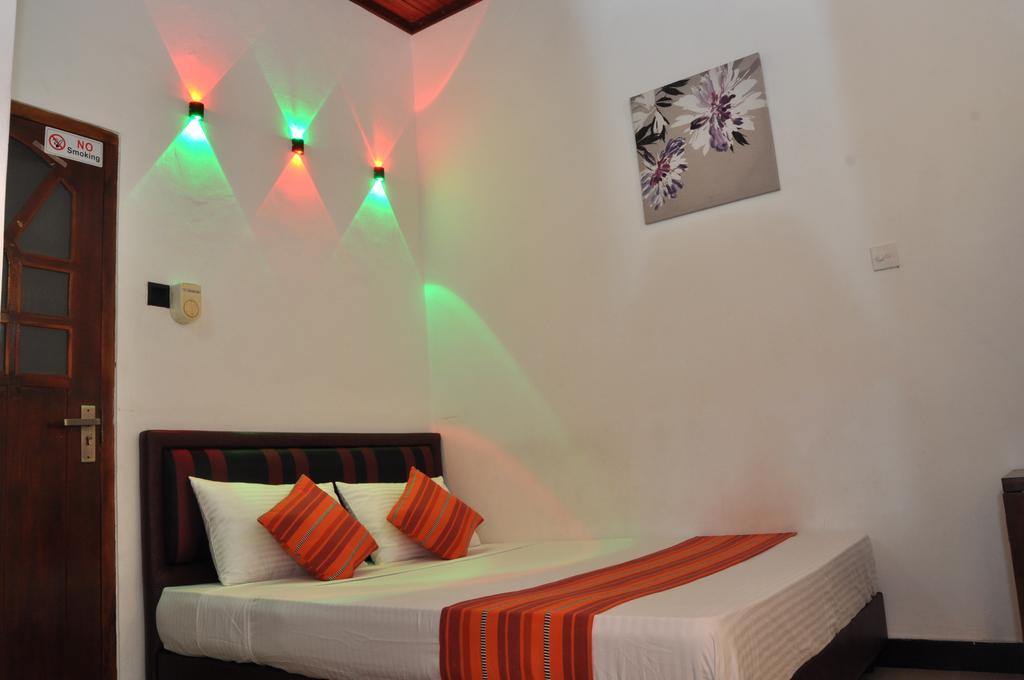 Guest Ryan Hotel Katunayaka Quarto foto