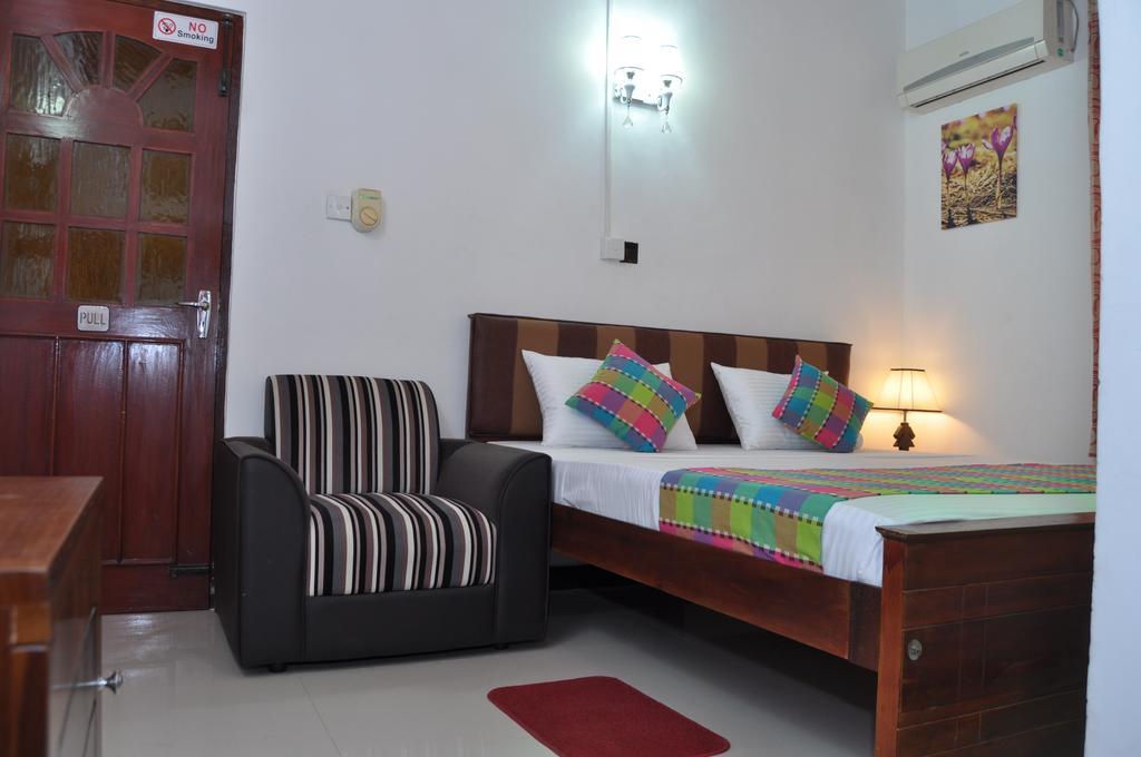 Guest Ryan Hotel Katunayaka Quarto foto